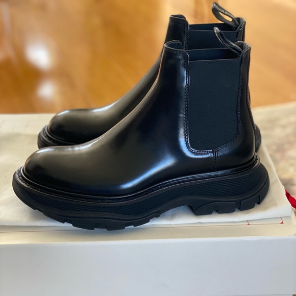 NIB ALEXANDER MCQUEEN Chunky sole Chelsea boot